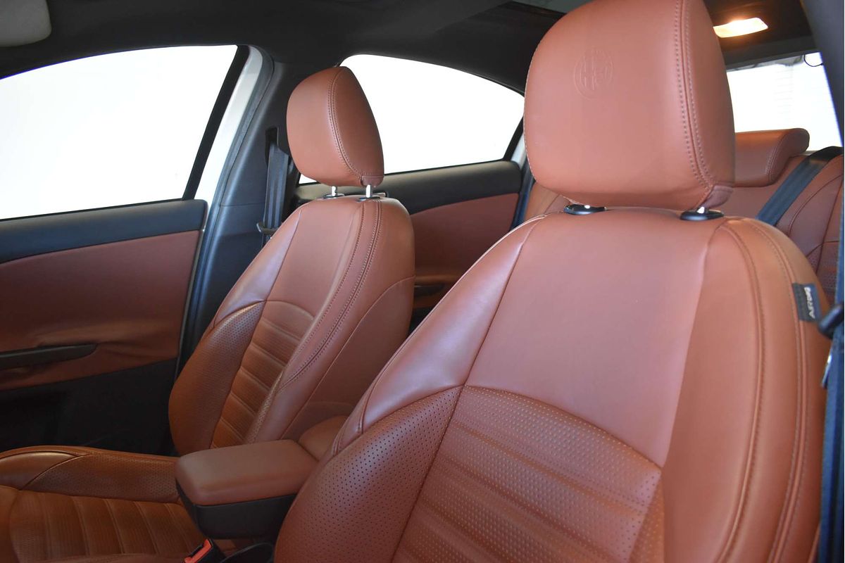 2015 Alfa Romeo Giulietta Distinctive Series 1