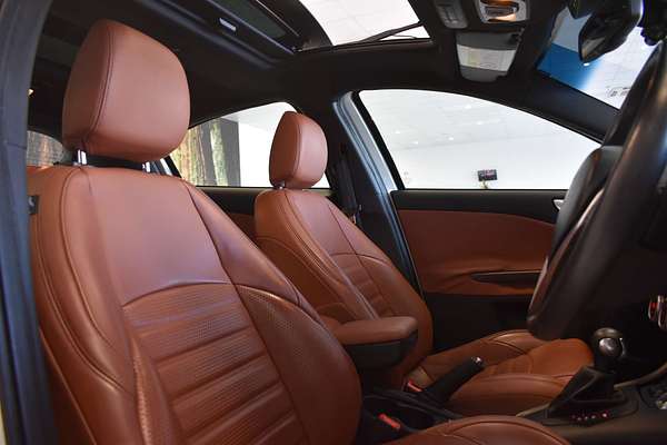 2015 Alfa Romeo Giulietta Distinctive Series 1