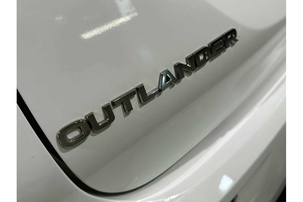 2023 Mitsubishi Outlander ES ZM