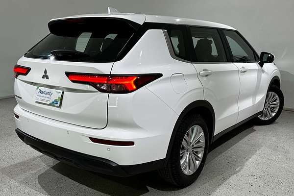 2023 Mitsubishi Outlander ES ZM