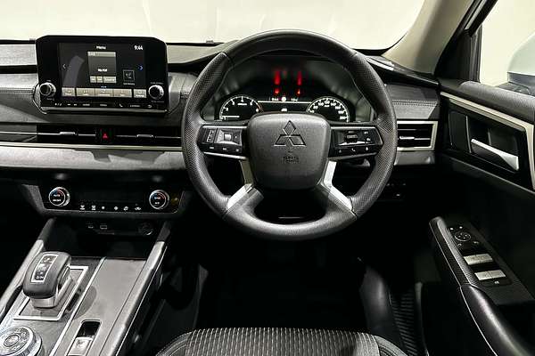 2023 Mitsubishi Outlander ES ZM