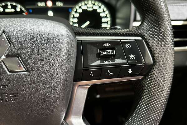 2023 Mitsubishi Outlander ES ZM