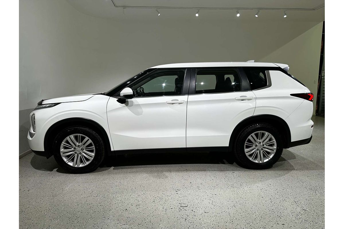 2023 Mitsubishi Outlander ES ZM