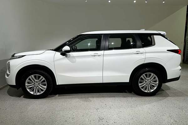 2023 Mitsubishi Outlander ES ZM