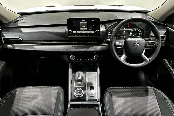 2023 Mitsubishi Outlander ES ZM