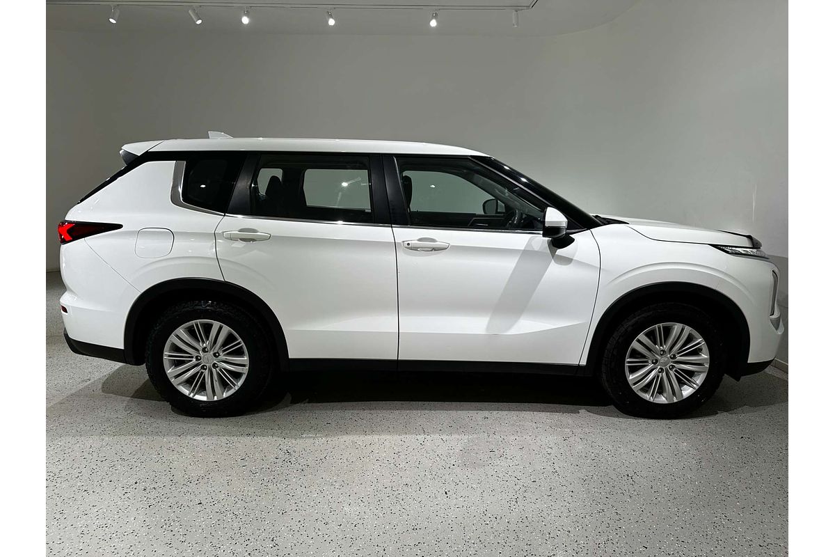 2023 Mitsubishi Outlander ES ZM
