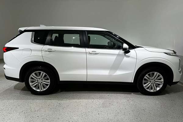 2023 Mitsubishi Outlander ES ZM