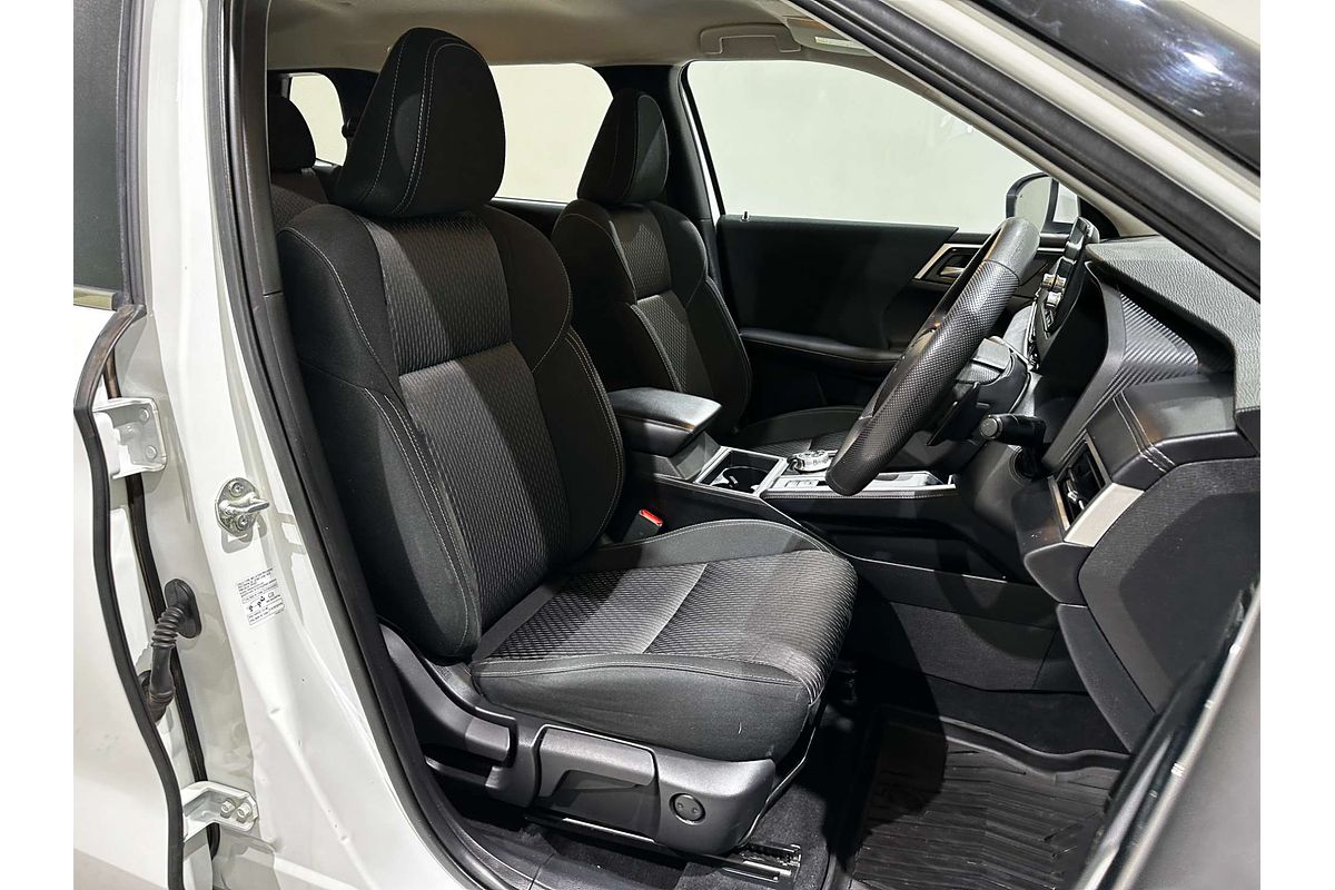 2023 Mitsubishi Outlander ES ZM