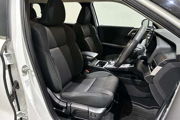 2023 Mitsubishi Outlander ES ZM