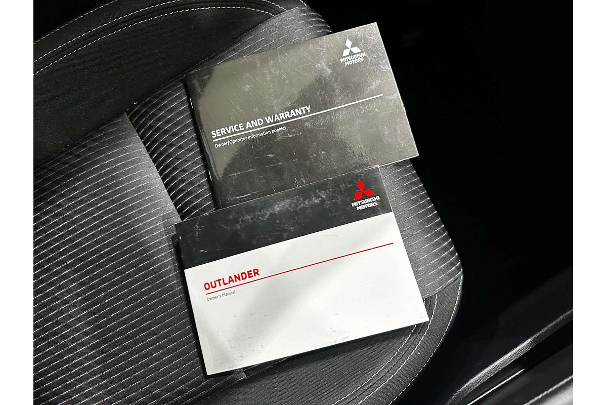 2023 Mitsubishi Outlander ES ZM