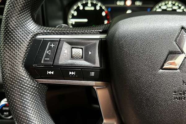 2023 Mitsubishi Outlander ES ZM