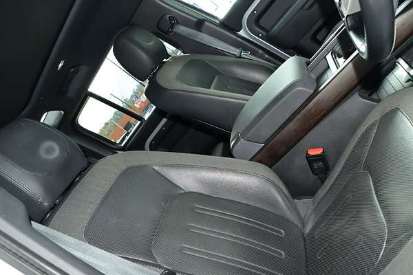 2021 Land Rover Defender 110 P300 S L663