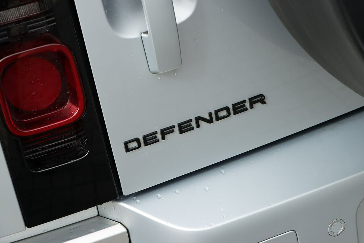 2021 Land Rover Defender 110 P300 S L663