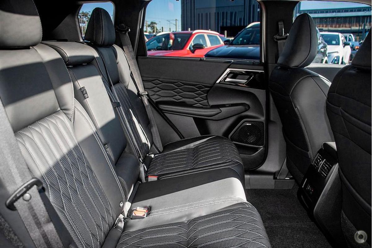 2025 Mitsubishi Outlander Exceed ZM
