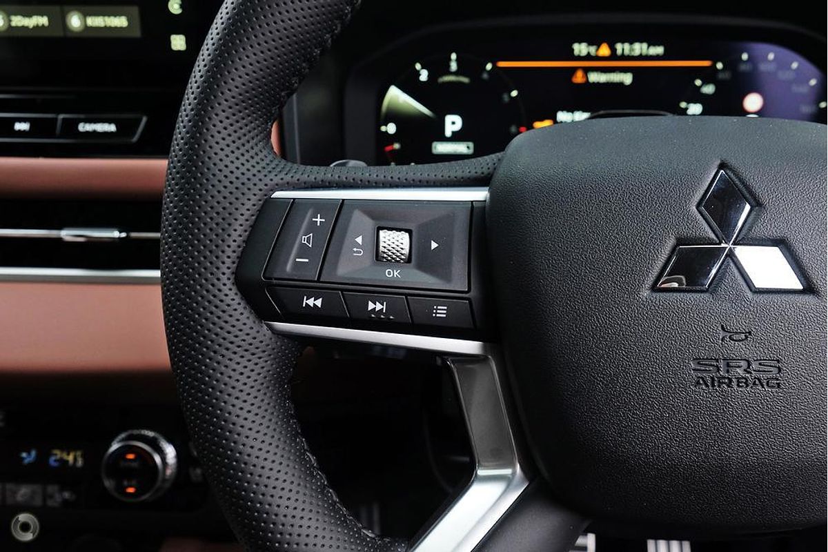 2025 Mitsubishi Outlander Exceed Tourer ZM