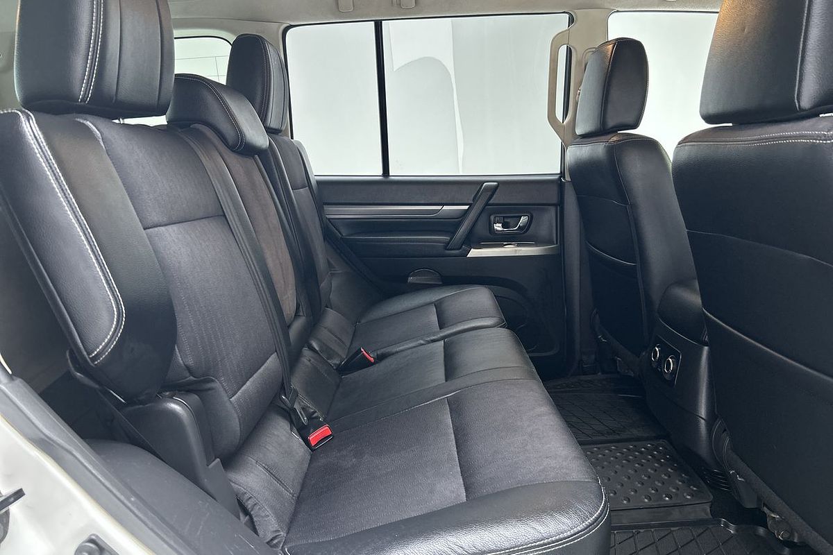 2017 Mitsubishi Pajero GLS NX