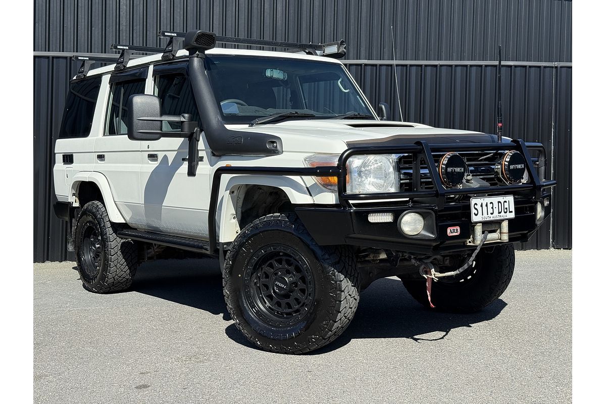 2013 Toyota Landcruiser GXL VDJ76R