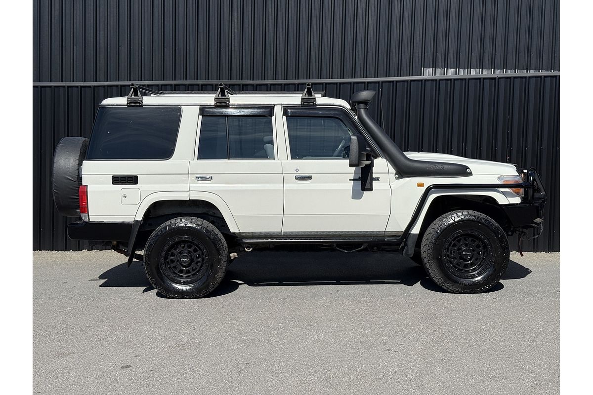 2013 Toyota Landcruiser GXL VDJ76R