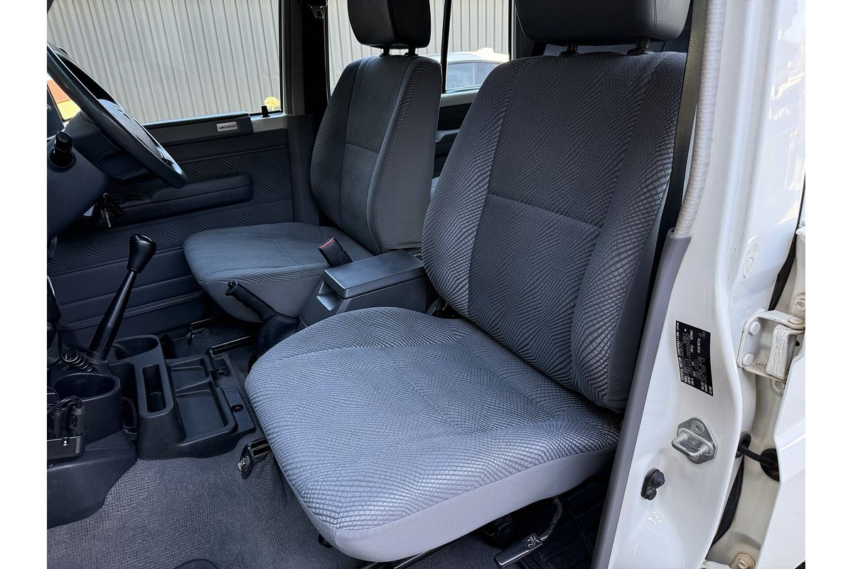 2013 Toyota Landcruiser GXL VDJ76R