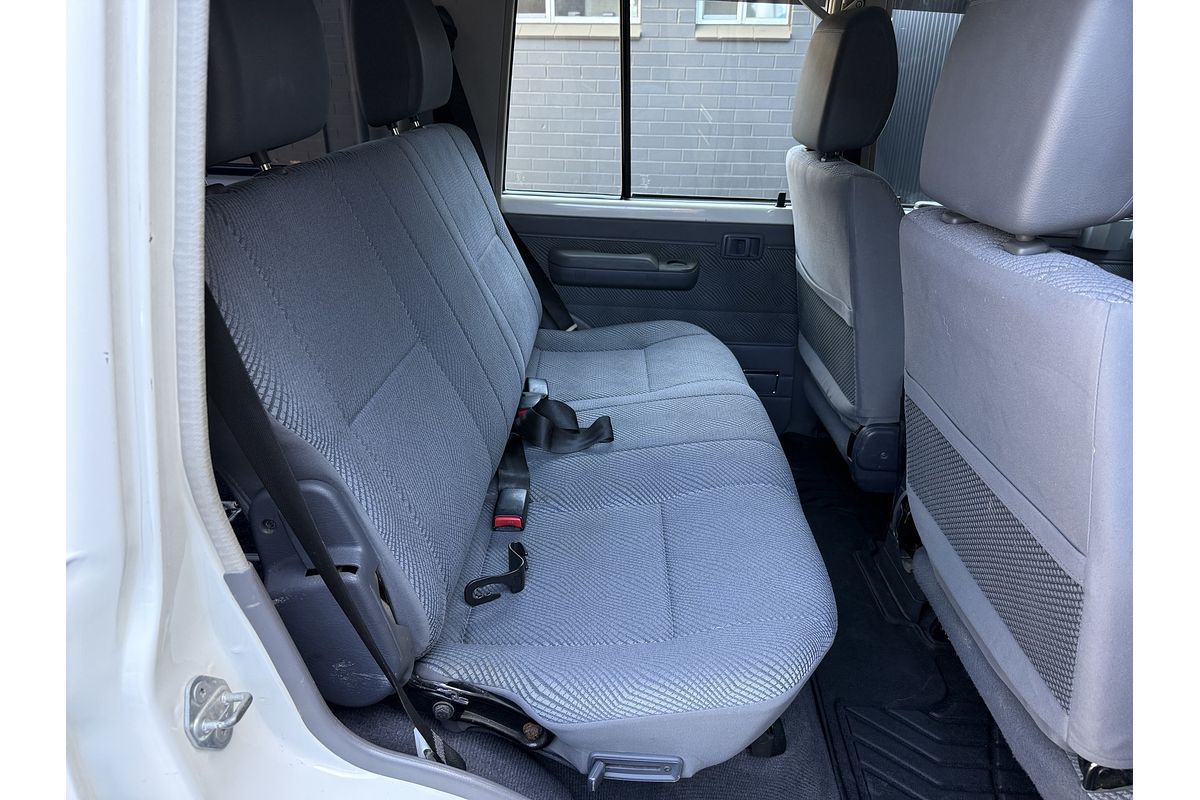 2013 Toyota Landcruiser GXL VDJ76R