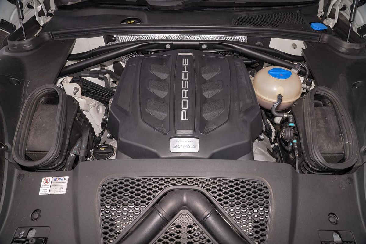 2016 Porsche Macan S 95B