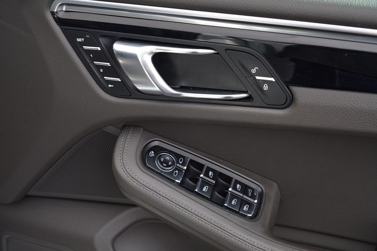 2016 Porsche Macan S 95B