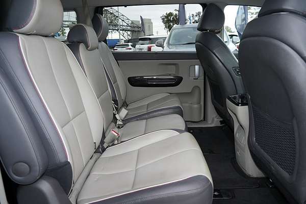 2017 Kia Carnival Platinum YP