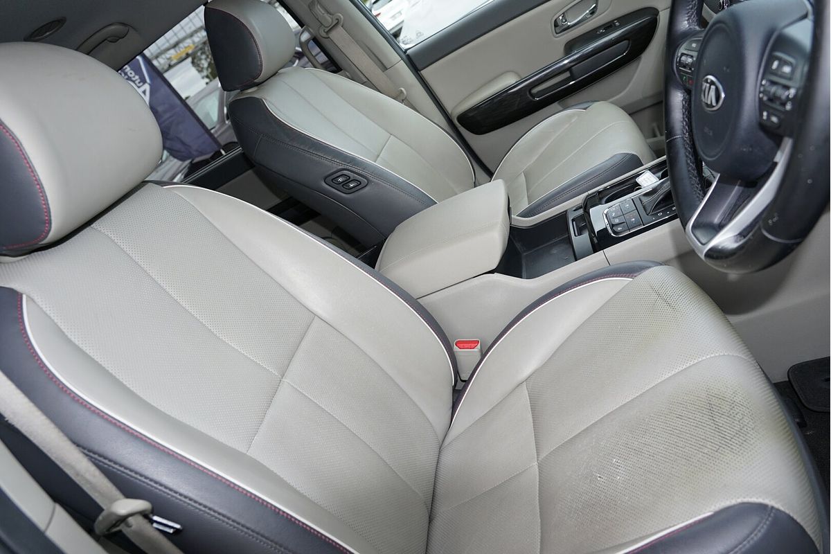 2017 Kia Carnival Platinum YP