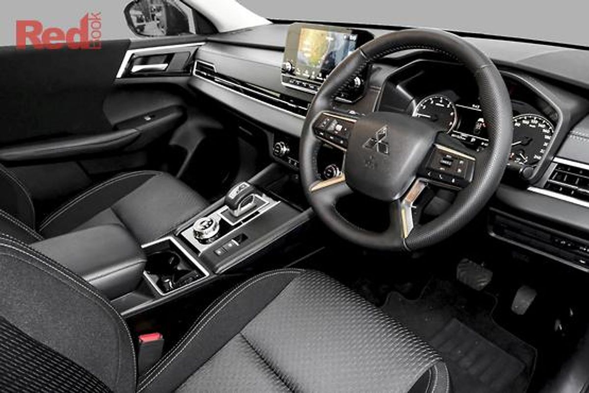 2025 Mitsubishi Outlander LS ZM