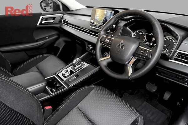 2025 Mitsubishi Outlander LS ZM