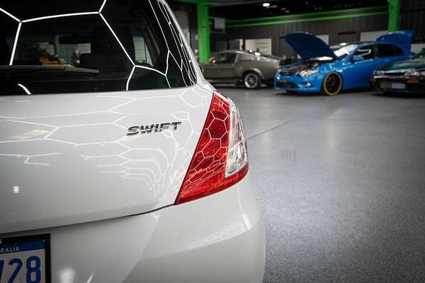 2015 Suzuki Swift GL Navigator FZ