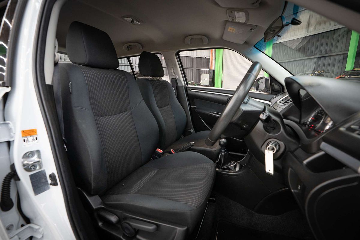 2015 Suzuki Swift GL Navigator FZ