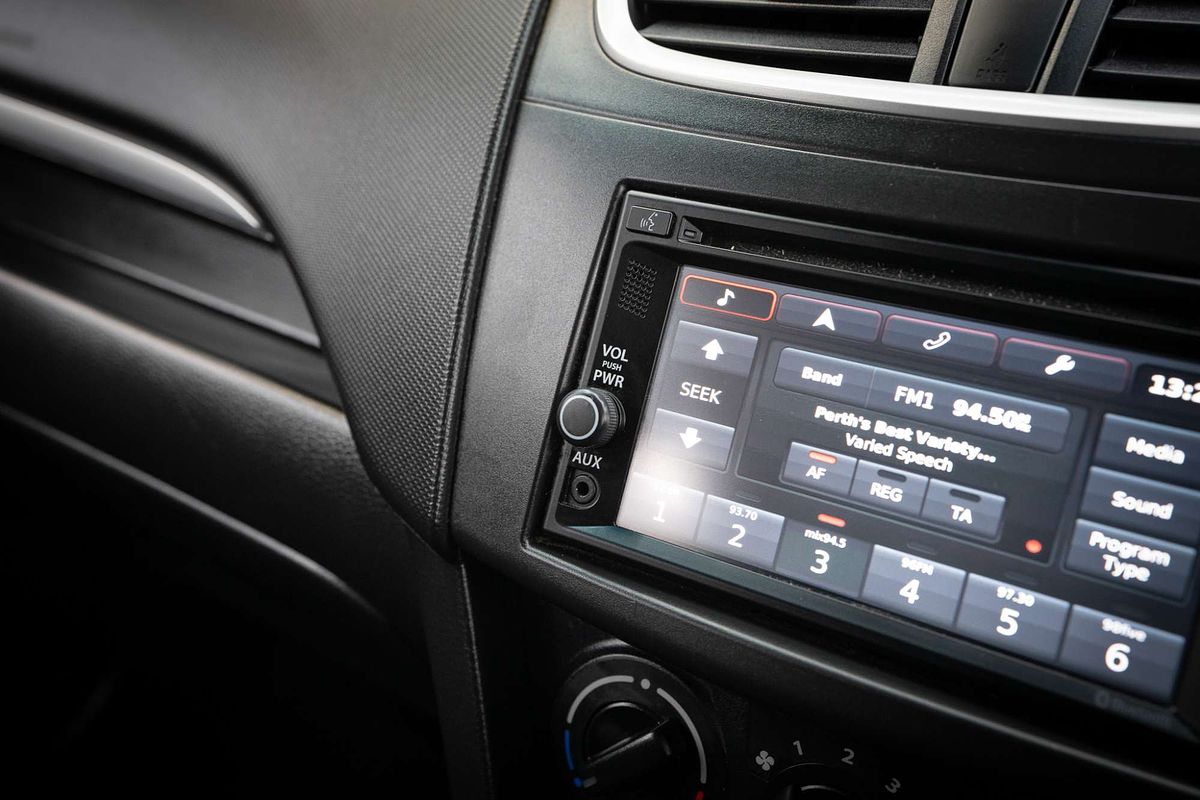 2015 Suzuki Swift GL Navigator FZ