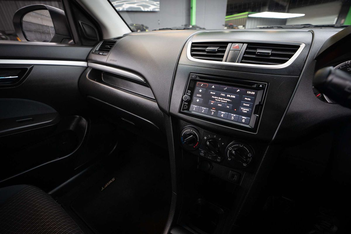 2015 Suzuki Swift GL Navigator FZ