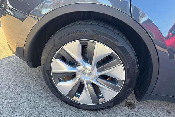 2023 Tesla Model Y Rear-Wheel Drive