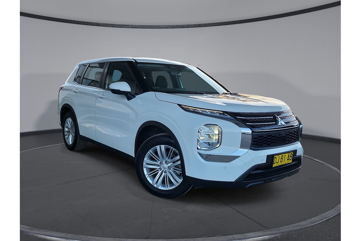 2023 Mitsubishi Outlander ES ZM