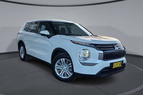 2023 Mitsubishi Outlander ES ZM
