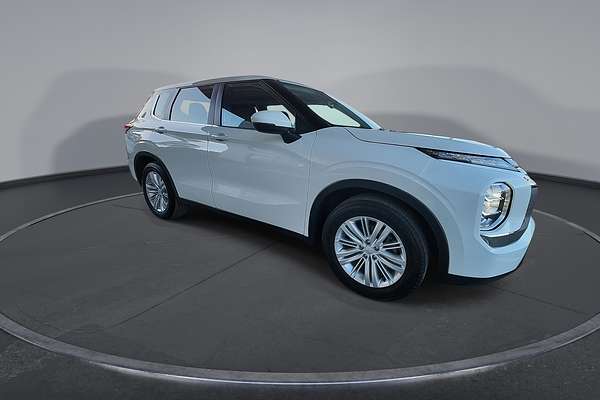 2023 Mitsubishi Outlander ES ZM