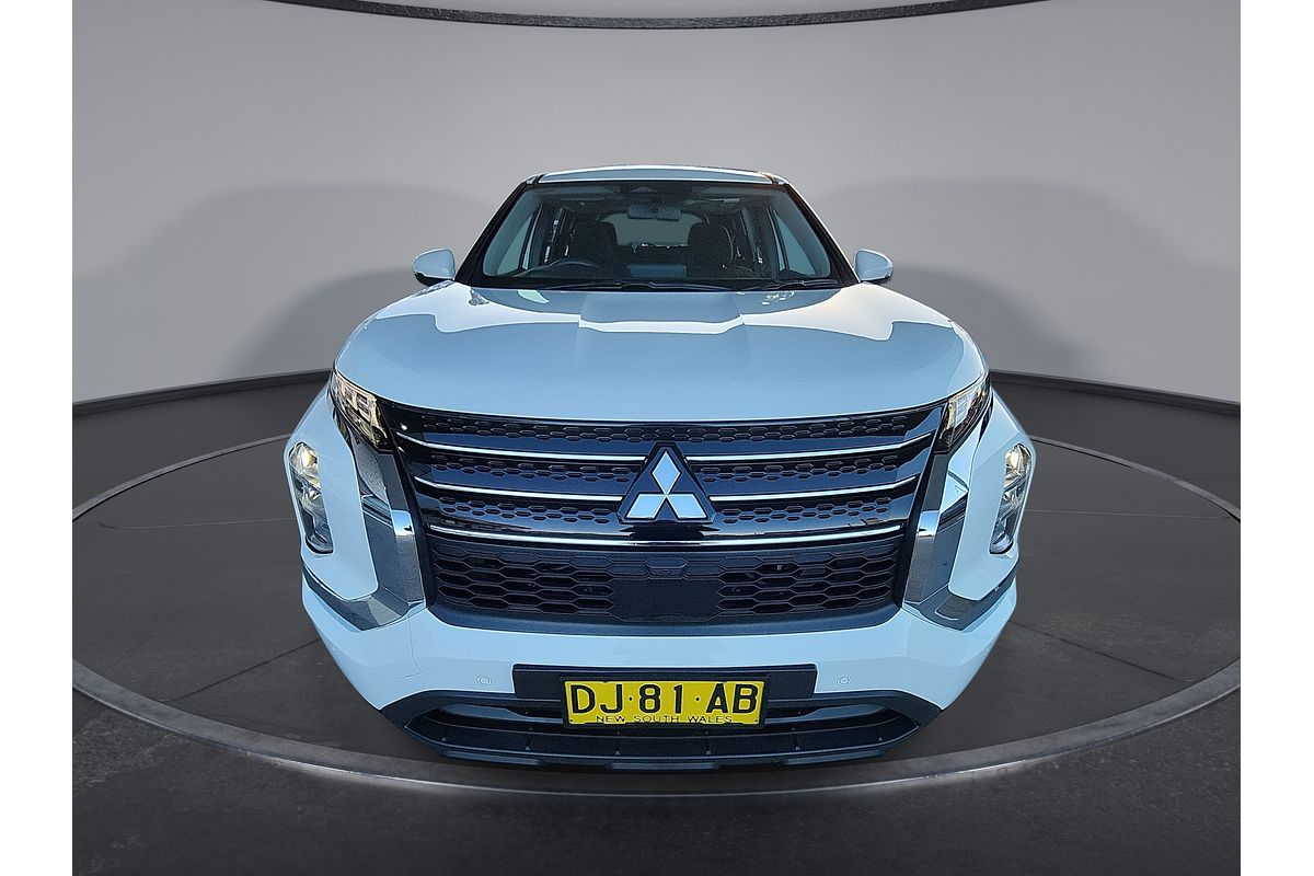 2023 Mitsubishi Outlander ES ZM