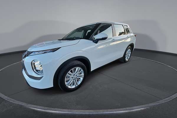 2023 Mitsubishi Outlander ES ZM
