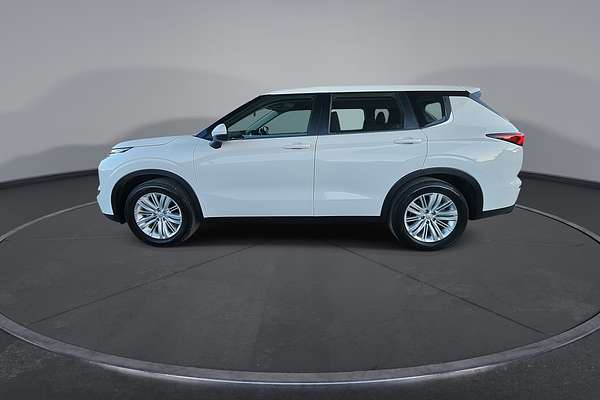 2023 Mitsubishi Outlander ES ZM