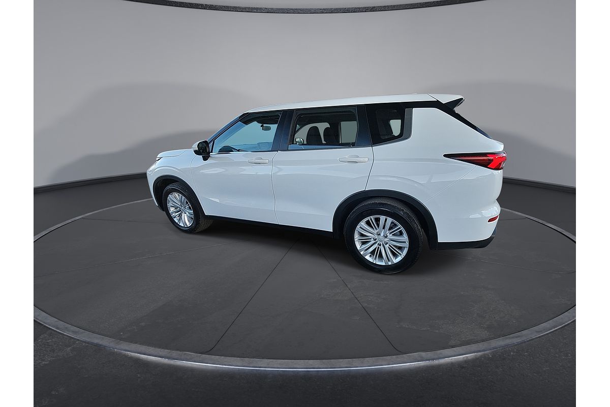 2023 Mitsubishi Outlander ES ZM
