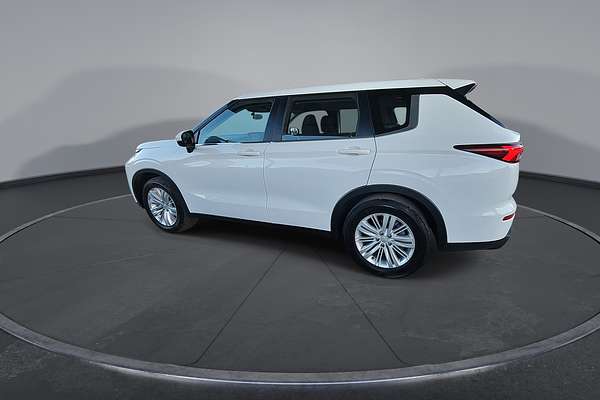 2023 Mitsubishi Outlander ES ZM