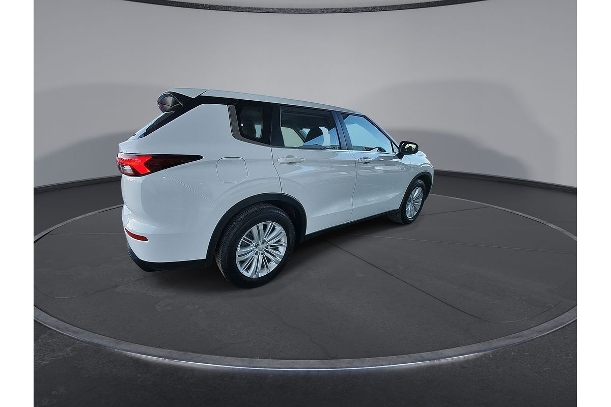 2023 Mitsubishi Outlander ES ZM