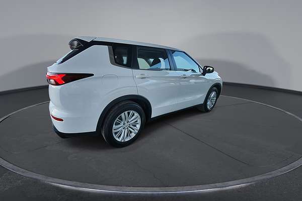 2023 Mitsubishi Outlander ES ZM