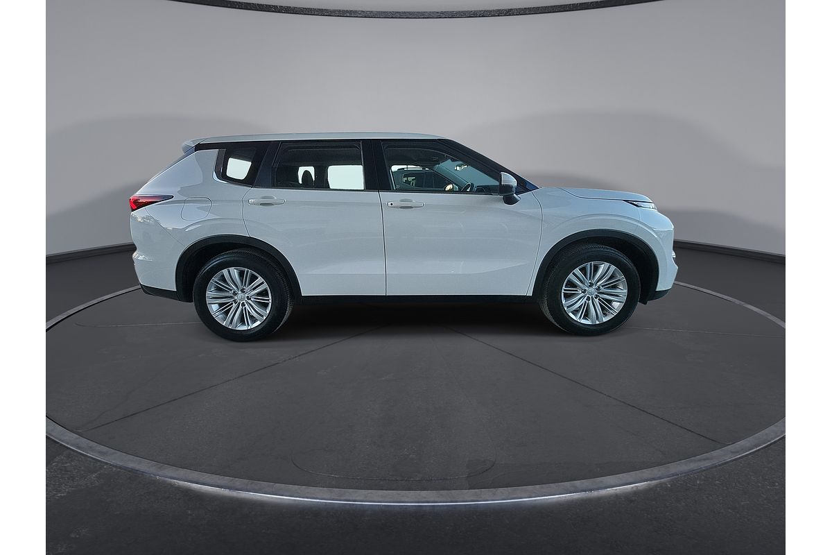 2023 Mitsubishi Outlander ES ZM