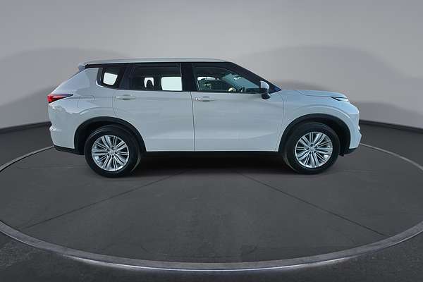 2023 Mitsubishi Outlander ES ZM