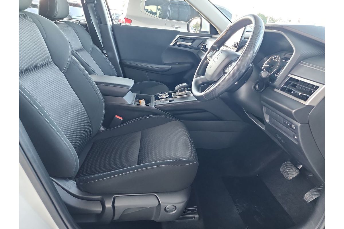 2023 Mitsubishi Outlander ES ZM