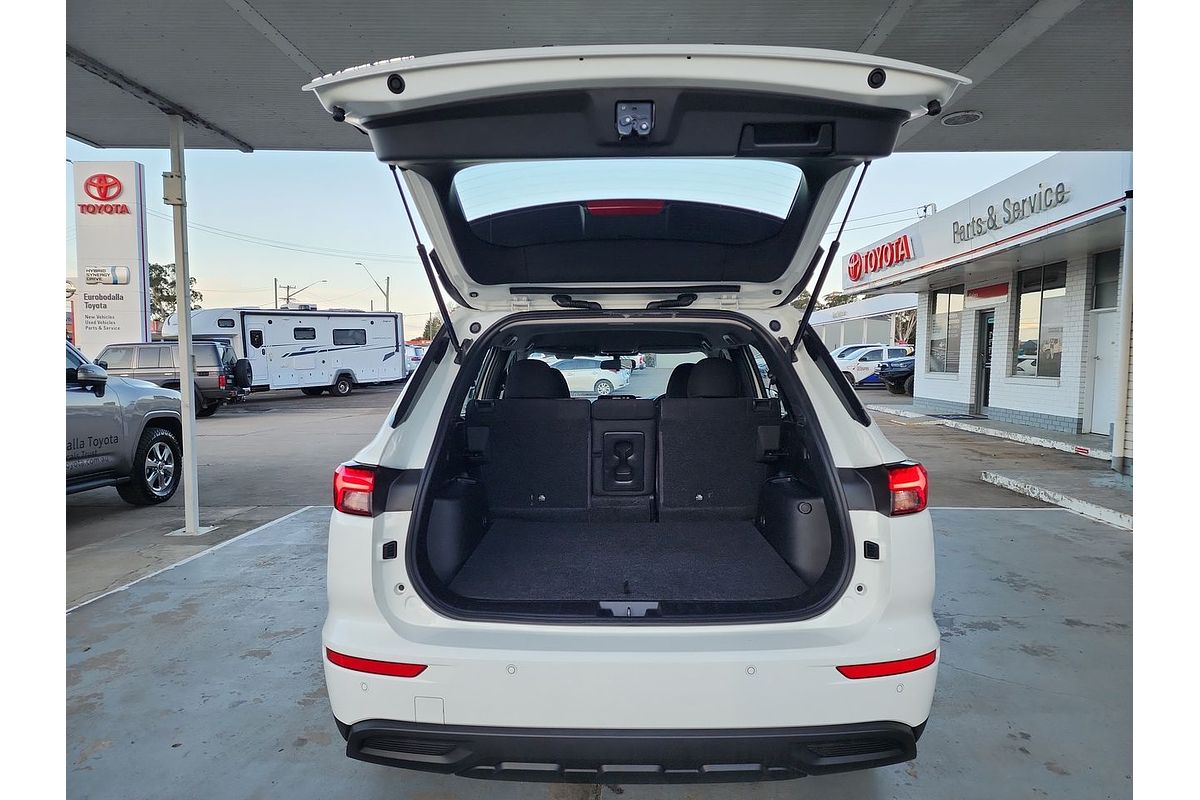 2023 Mitsubishi Outlander ES ZM