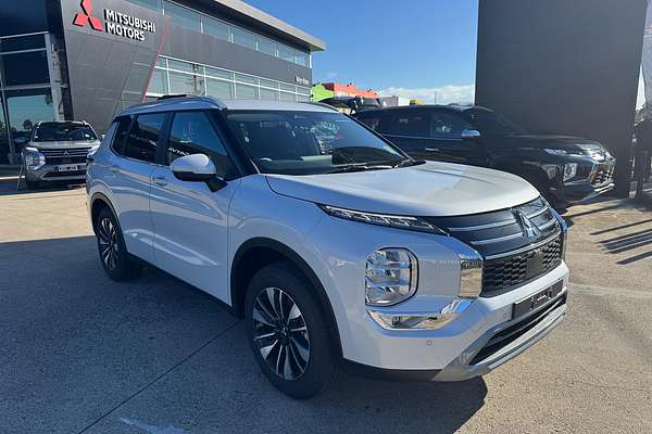 2025 Mitsubishi Outlander LS ZM